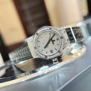 Đồng Hồ Hublot Classic Fusion Titanium Diamonds Pavé Đính Full Moissanite Máy Pin 33mm (2)