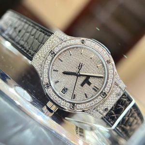 Đồng Hồ Hublot Classic Fusion Titanium Diamonds Pavé Đính Full Moissanite Máy Pin 33mm (2)