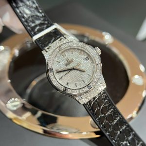 Đồng Hồ Hublot Classic Fusion Titanium Diamonds Pavé Đính Full Moissanite Máy Pin 33mm (2)