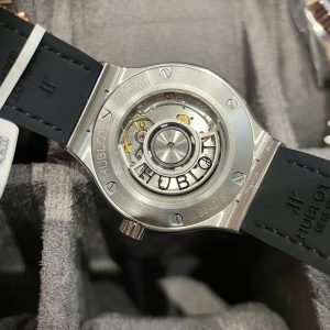 Đồng Hồ Hublot Classic Fusion Titanium Diamonds Pavé Đính Kim Moissanite Hong Kong 38mm (6)