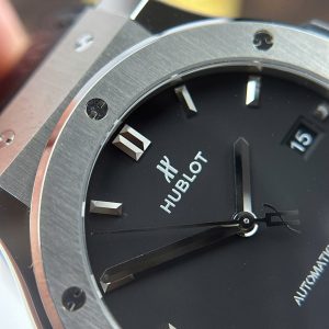 Hublot Classic Fusion Titanium Chế Tác Màu Đen Trọng Lượng 84 Gram Nhà Máy JJZ 42mm (2)