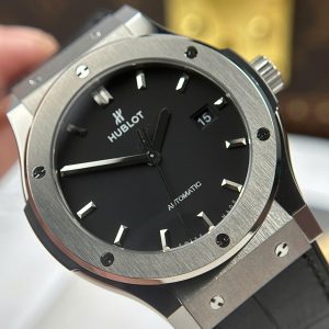 Hublot Classic Fusion Titanium Chế Tác Màu Đen Trọng Lượng 84 Gram Nhà Máy JJZ 42mm (2)
