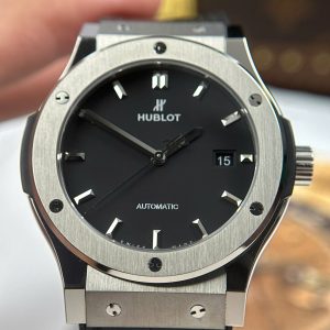Hublot Classic Fusion Titanium Chế Tác Màu Đen Trọng Lượng 84 Gram Nhà Máy JJZ 42mm (2)