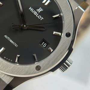 Hublot Classic Fusion Titanium Chế Tác Màu Đen Trọng Lượng 84 Gram Nhà Máy JJZ 42mm (2)