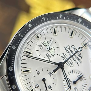 Omega Speedmaster Apollo 13 Silver Snoopy Dây Kim Loại Replica Cao Cấp Xưởng OM 42mm (2)