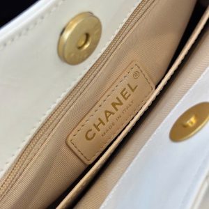 Túi Xách Nữ Chanel Hobo Like Auth Màu Trắng Khóa Vàng 22cm (2)