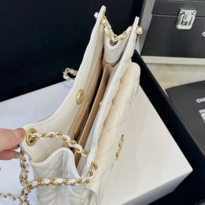 Túi Xách Nữ Chanel Hobo Like Auth Màu Trắng Khóa Vàng 22cm (2)