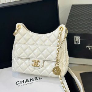 Túi Xách Nữ Chanel Hobo Like Auth Màu Trắng Khóa Vàng 22cm (2)