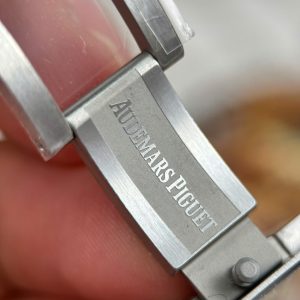 Audemars Piguet Royal Oak Jumbo Extra-thin Openworked 16204 Replica 11 Mặt Lộ Cơ Màu Trắng Nhà Máy ZF 39mm (2)