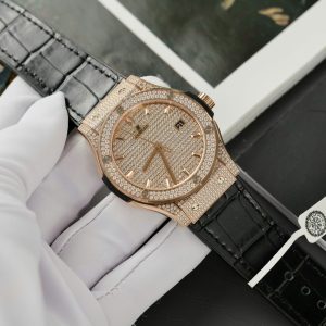 Hublot Classic Fussion King Gold Replica Cao Cấp Đính Full Kim Cương Moissanite 42mm (2)