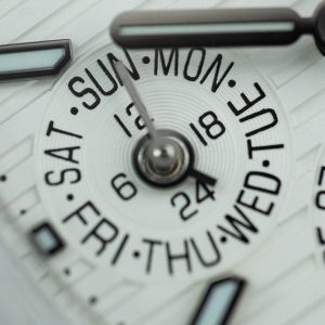 Patek Philippe Nautilus 5740 Replica 11 Mặt Mặt Trắng Dây Kim Loại 40mm (1)