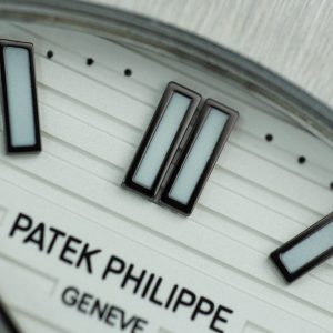Patek Philippe Nautilus 5740 Replica 11 Mặt Mặt Trắng Dây Kim Loại 40mm (1)