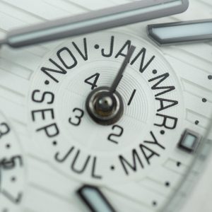 Patek Philippe Nautilus 5740 Replica 11 Mặt Mặt Trắng Dây Kim Loại 40mm (1)