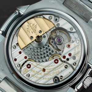Patek Philippe Nautilus 5740 Replica Cao Cấp Mặt Xám Viền Đính Đá Baguette 40mm (1)
