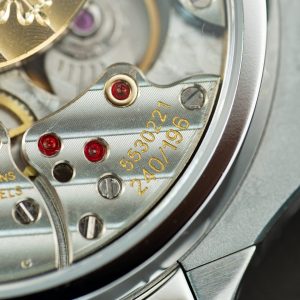 Patek Philippe Nautilus 5740 Replica Cao Cấp Mặt Xám Viền Đính Đá Baguette 40mm (1)