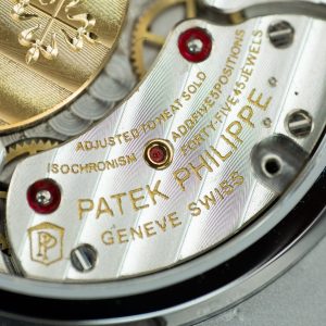 Patek Philippe Nautilus 5740 Replica Cao Cấp Mặt Xám Viền Đính Đá Baguette 40mm (1)