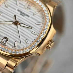 Patek Philippe Nautilus 7118 Rep 11 Mặt Trắng Viền Độ Kim Cương Moissanite 35 (2)