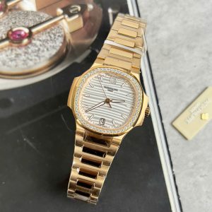 Patek Philippe Nautilus 7118 Rep 11 Mặt Trắng Viền Độ Kim Cương Moissanite 35 (2)